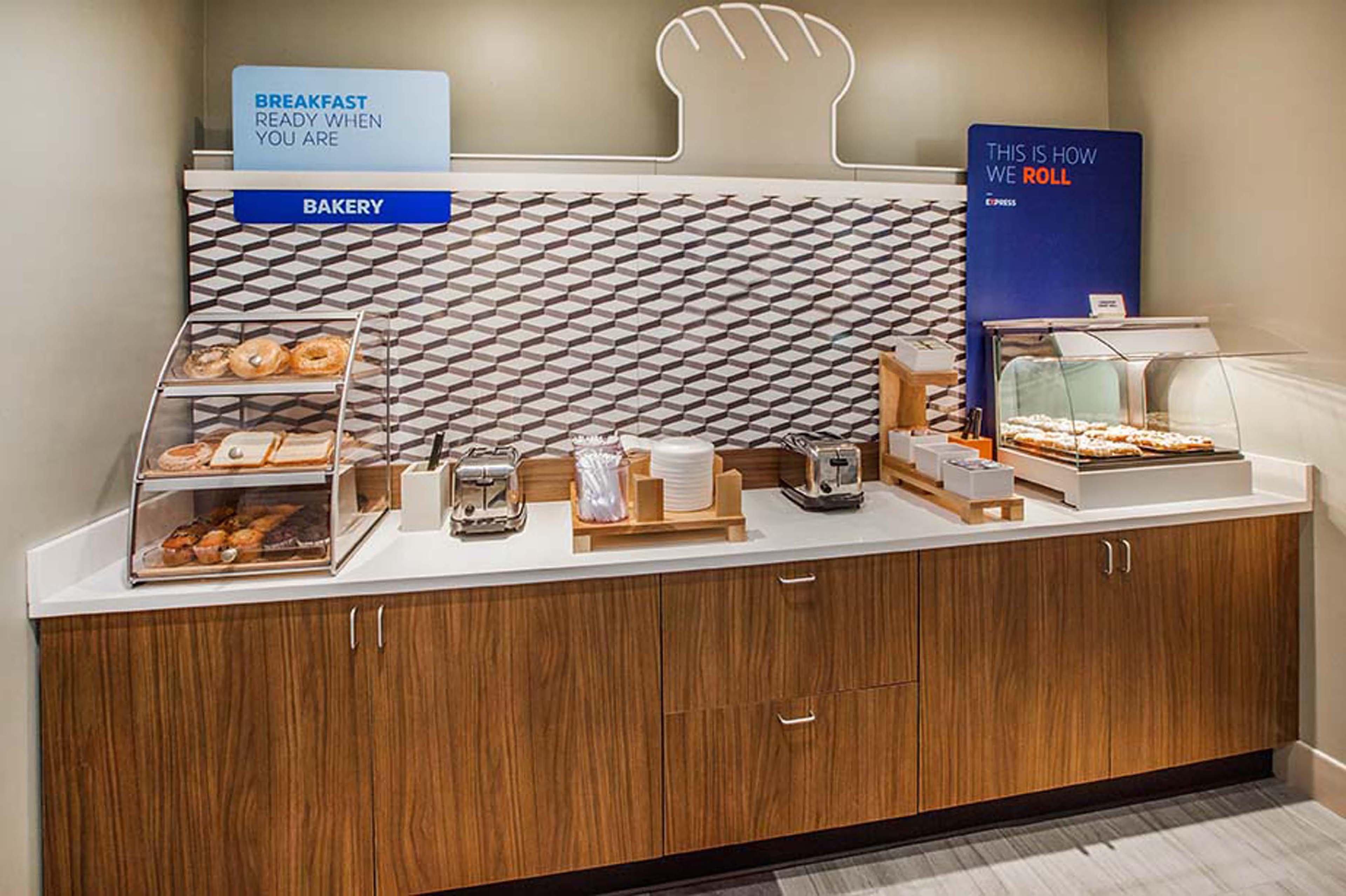 Holiday Inn Express & Suites Smithfield - Providence By Ihg Екстериор снимка