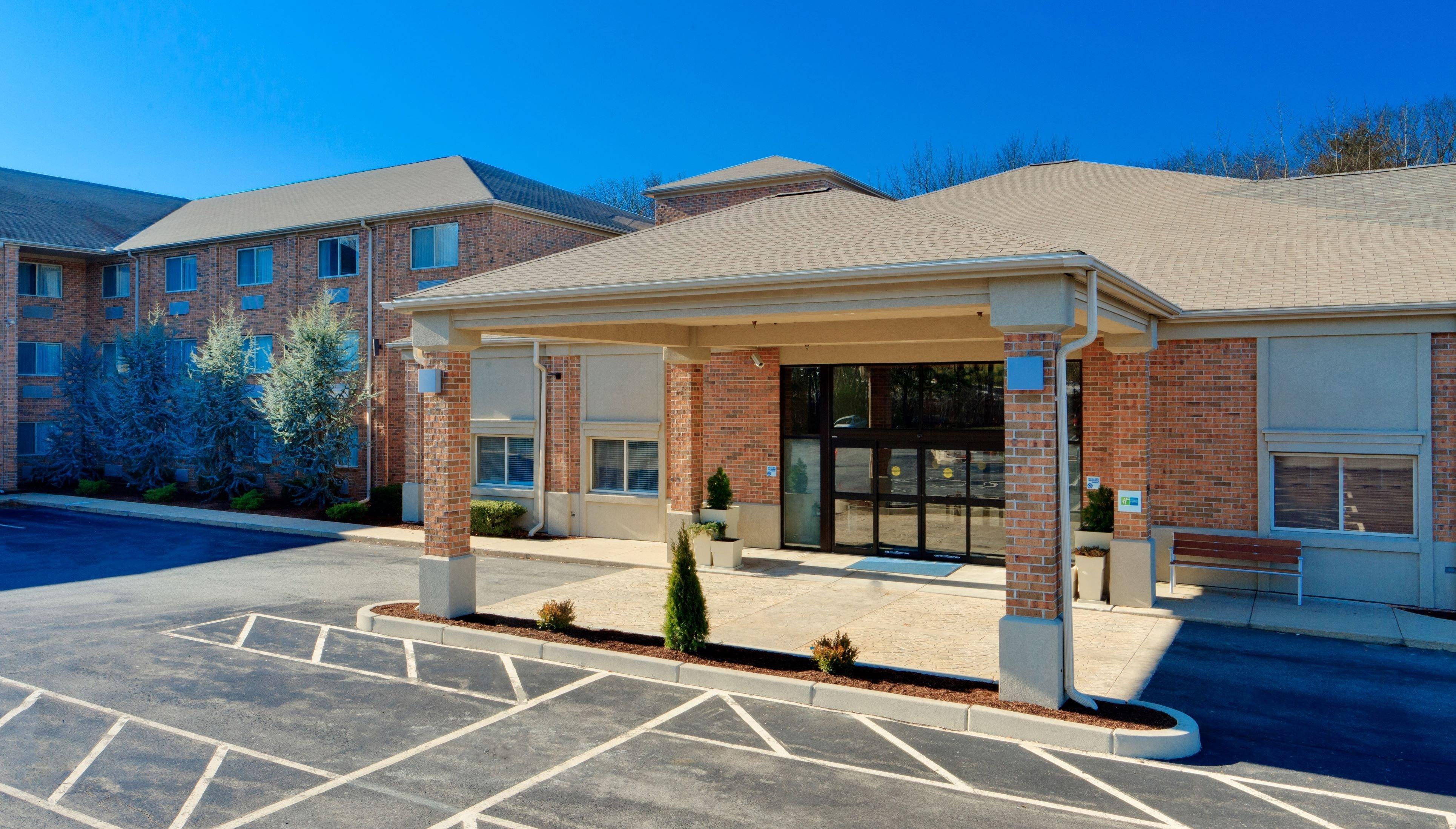 Holiday Inn Express & Suites Smithfield - Providence By Ihg Екстериор снимка