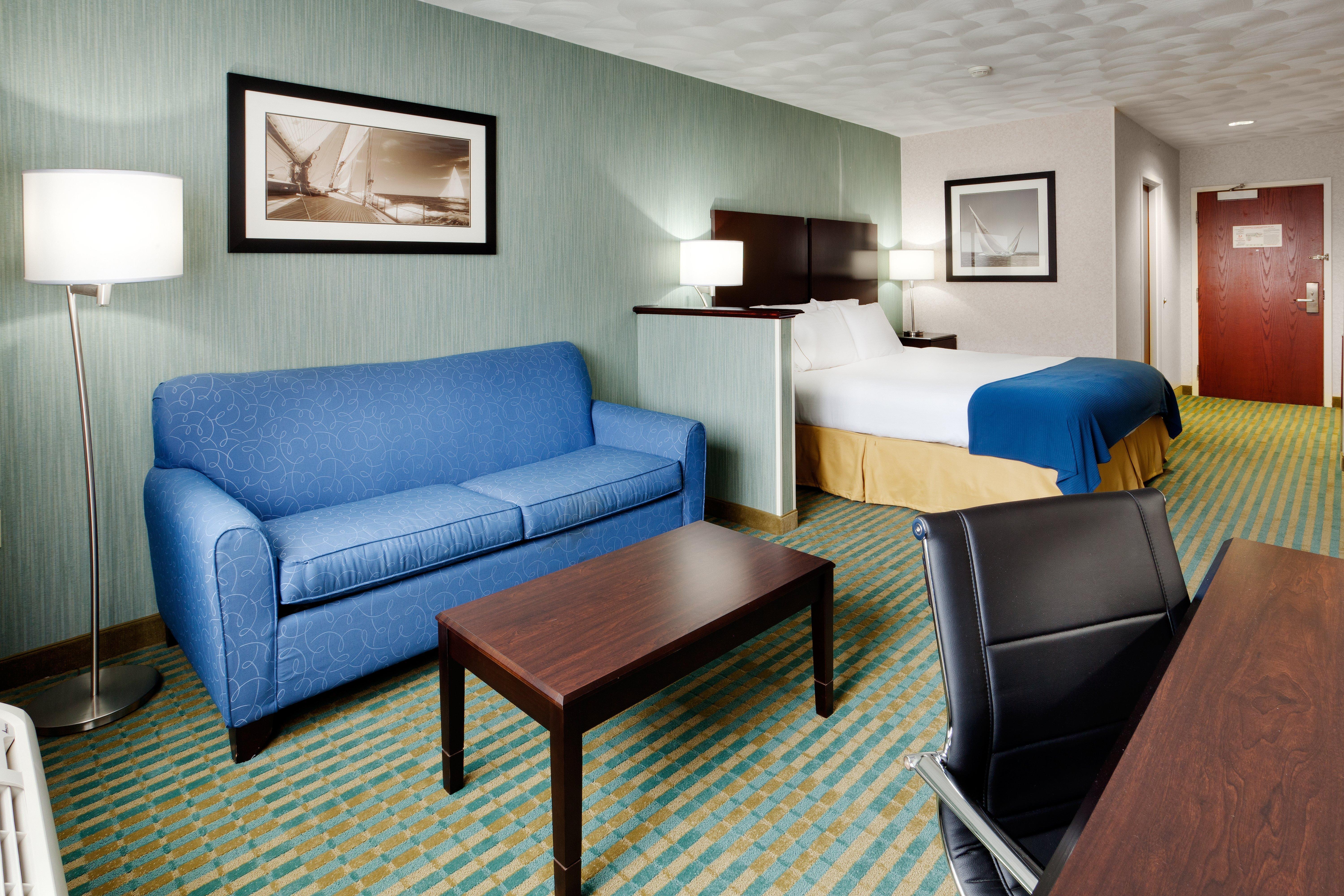 Holiday Inn Express & Suites Smithfield - Providence By Ihg Екстериор снимка